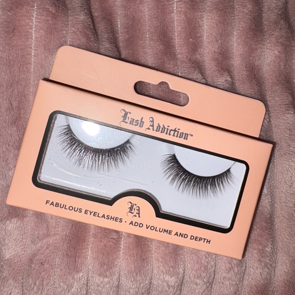 NEW Lash Addiction Volume Lash Strip